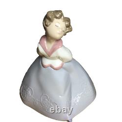 Nao By Lladro Figurine Kiss Me Girl Retired 1994 #1328 Spain