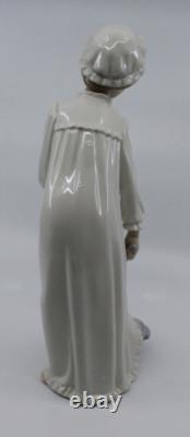 Nao By Lladro Girl Nightgown Foot Bath Brush Porcelain Figure Figurine Spain