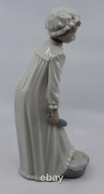 Nao By Lladro Girl Nightgown Foot Bath Brush Porcelain Figure Figurine Spain