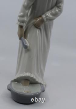 Nao By Lladro Girl Nightgown Foot Bath Brush Porcelain Figure Figurine Spain