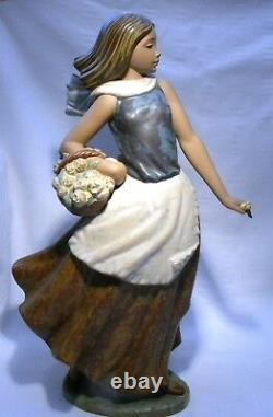 Nao By Lladro Gres 14.1/2 Figure Basket Of Flowers 1146