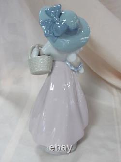 Nao By Lladro It's A Picnic Girl Figurine #1902 Brand Nib Cute Doll Save$$ F/sh