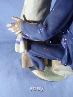 Nao By Lladro Large Figure Waiting For The Fishermen No 0699 32cm Height