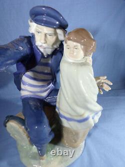 Nao By Lladro Large Figure Waiting For The Fishermen No 0699 32cm Height