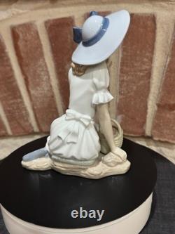 Nao By Lladro Meadow Song # 1365 Retired 2006 Mint Collectible