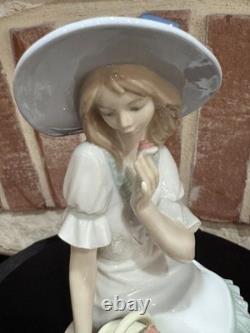 Nao By Lladro Meadow Song # 1365 Retired 2006 Mint Collectible