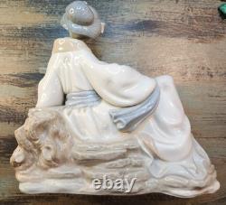 Nao By Lladro Oriental Melody / Geisha Girl Playing Shamisen #227 1994