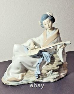 Nao By Lladro Oriental Melody / Geisha Girl Playing Shamisen #227 L/n 1994