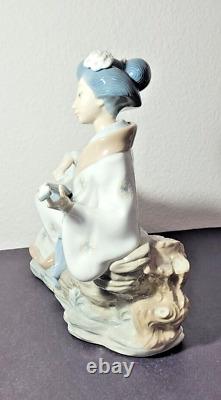 Nao By Lladro Oriental Melody / Geisha Girl Playing Shamisen #227 L/n 1994