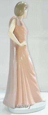 Nao By Lladro Porcelain Figurine # 1215 Elegant Lady