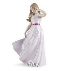 Nao By Lladro Porcelain Figurine Little Lady 2001927 Was £155.00 Now £131.50