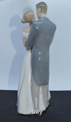 Nao By Lladro Porcelain Figurine Unforgettable Day 02001713 Was £119 Now £101