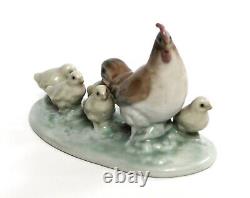 Nao By Lladro Porcelain Hen With Chicks Figure A-24S Daisa Spain 1987 Vintage