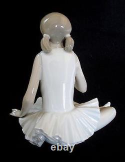 Nao By Lladro Seated Attentive Ballet Dancer Porcelain Figurine #0146 Mint