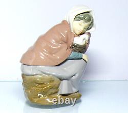 Nao By Lladro Sleeping Girl With Basket And Goose Approx. 16,5 Cm. Porcelain