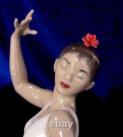 Nao By Lladro Spanish Art (white-red) #1884 Brand Nib Dancer Flower Save$$ F/sh