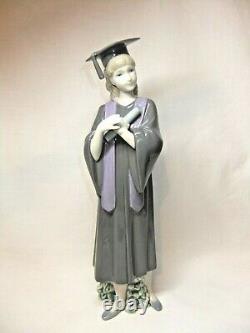 Nao By Lladro Spanish Porcelain Girl Graduating Graduation Joy Figure #1631