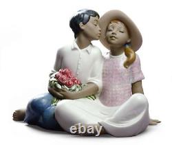Nao By Lladro Stealing A Kiss Couple Figurine #12012 Brand Nib Gres Save$$ F/sh