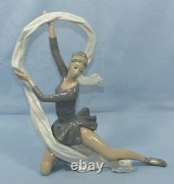 Nao By Lladro Very Large Ballerina Dancer With Veil Ribbon Boxed Figurine 00185