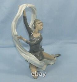 Nao By Lladro Very Large Ballerina Dancer With Veil Ribbon Boxed Figurine 00185