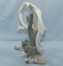 Nao By Lladro Very Large Ballerina Dancer With Veil Ribbon Boxed Figurine 00185