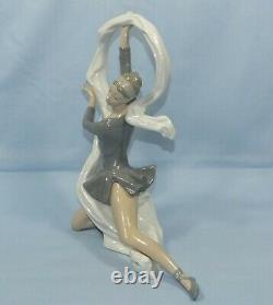 Nao By Lladro Very Large Ballerina Dancer With Veil Ribbon Boxed Figurine 00185