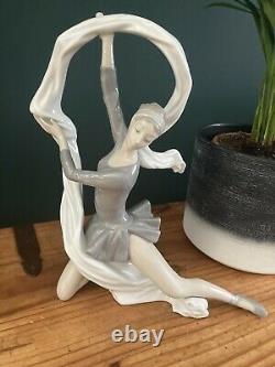 Nao By Lladro Very Large Ballerina Dancer With Veil Ribbon Figurine 00185 I