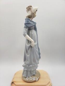 Nao By Lladro Woman Lady with Bonnet, Shawl & Long Blue Dress Made In Spain #290