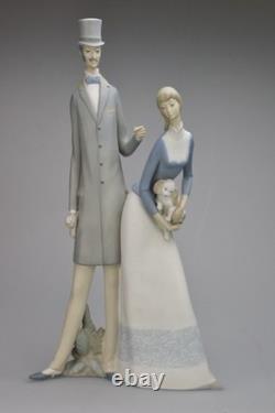 Nao Lladro 4563 Lovers Couple Puppy Matte Porcelain READ