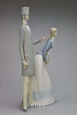 Nao Lladro 4563 Lovers Couple Puppy Matte Porcelain READ