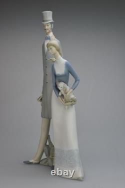 Nao Lladro 4563 Lovers Couple Puppy Matte Porcelain READ