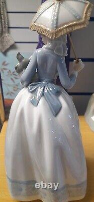 Nao Lladro 472 My Friends 1992 mint figure with parasol & pet