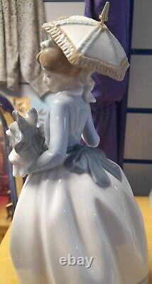 Nao Lladro 472 My Friends 1992 mint figure with parasol & pet