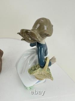 Nao Lladro#5027 Flowers in a basket #565 Out for a porcelain 2 Figurines Spain