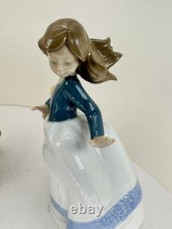 Nao Lladro#5027 Flowers in a basket #565 Out for a porcelain 2 Figurines Spain