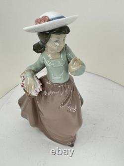 Nao Lladro#5027 Flowers in a basket #565 Out for a porcelain 2 Figurines Spain