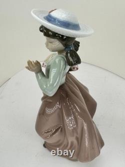 Nao Lladro#5027 Flowers in a basket #565 Out for a porcelain 2 Figurines Spain