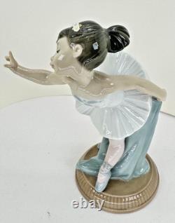 Nao Lladro Ballerina #1150 My first Bow Porcelain Figurine 7 handmade Spain Nao Lladro Ballerina #1150 My first Bow Porcelain Figurine 7 handmade Spain