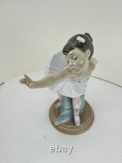 Nao Lladro Ballerina #1150 My first Bow Porcelain Figurine 7 handmade Spain Nao Lladro Ballerina #1150 My first Bow Porcelain Figurine 7 handmade Spain