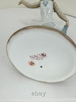 Nao Lladro Ballerina #1150 My first Bow Porcelain Figurine 7 handmade Spain Nao Lladro Ballerina #1150 My first Bow Porcelain Figurine 7 handmade Spain