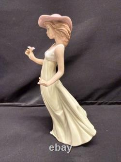 Nao Lladro Darsy Porcelain Woman Figurine Gentle Breeze Flower 1991 Handmade 10