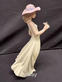 Nao Lladro Darsy Porcelain Woman Figurine Gentle Breeze Flower 1991 Handmade 10