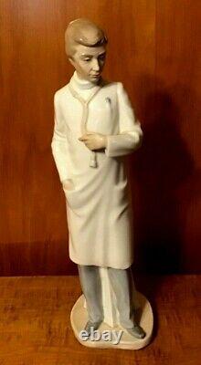 Nao Lladro Doctor Figure