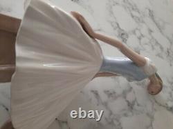 Nao Lladro Figure Ballerina Hand Made Retired Lived In The Cabinet For Years