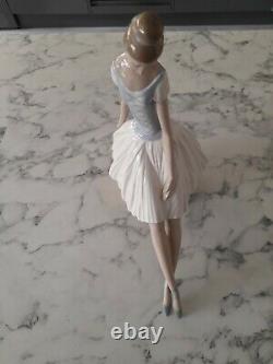 Nao Lladro Figure Ballerina Hand Made Retired Lived In The Cabinet For Years