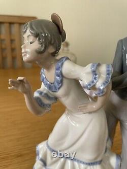 Nao Lladro Figure Flamenco Dances Spain 00300 By Jose Roig. Immaculate Condition