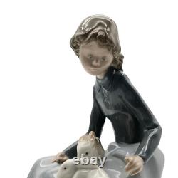 Nao Lladro Figure by Daisa 1987 Made in Spain Young Girl w Bunny Rabbits
