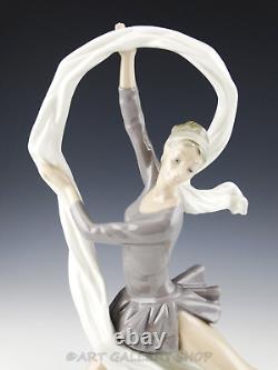 Nao Lladro Figurine 13 DANCER WITH VEIL BALLET BALLERINA LADY GIRL 2000185 Mint