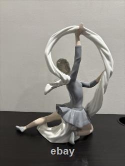 Nao Lladro Figurine 13 DANCER WITH VEIL BALLET BALLERINA LADY GIRL HAND REPAIR
