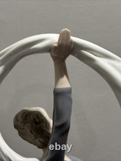 Nao Lladro Figurine 13 DANCER WITH VEIL BALLET BALLERINA LADY GIRL HAND REPAIR
